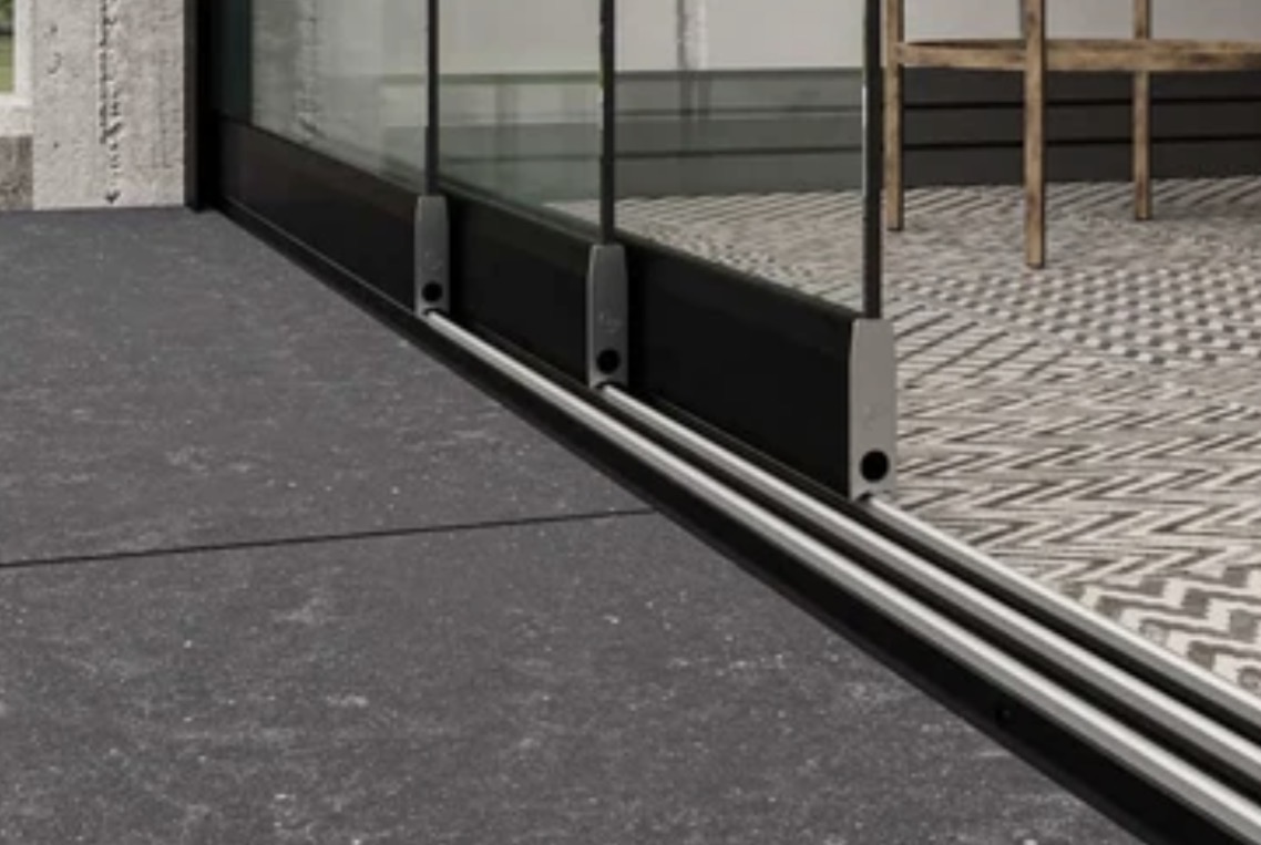 Rail in zwart